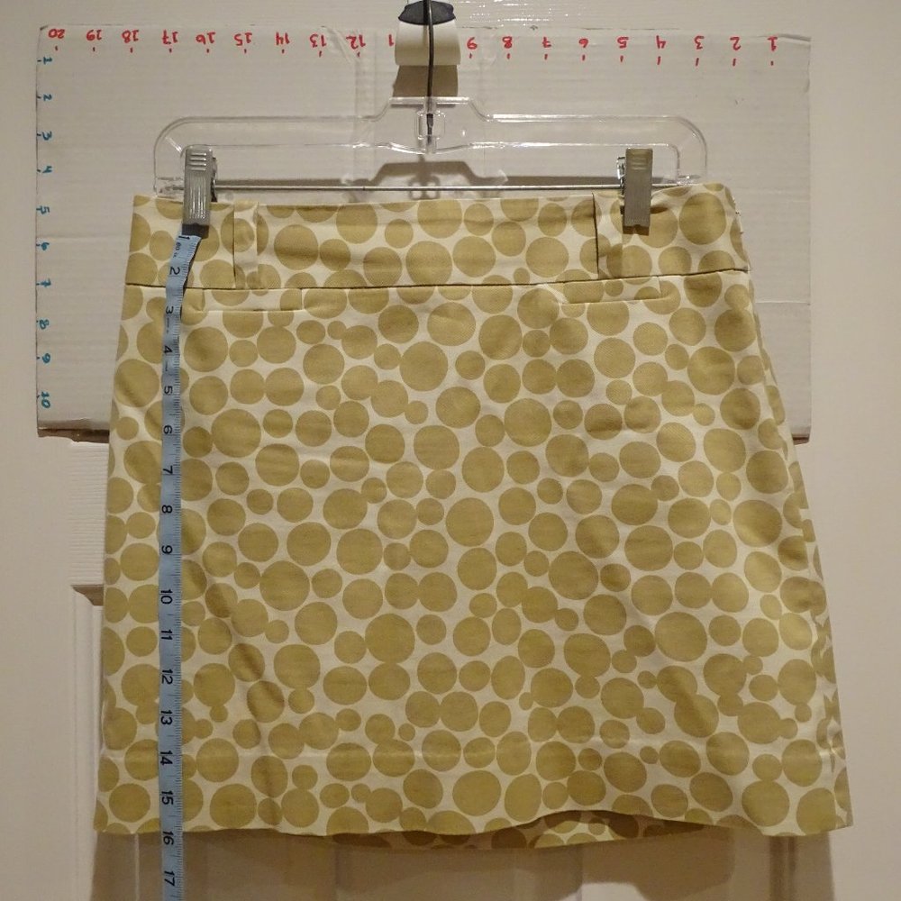 Tan & White patterned fun 16" mini skirt. Sz 4.